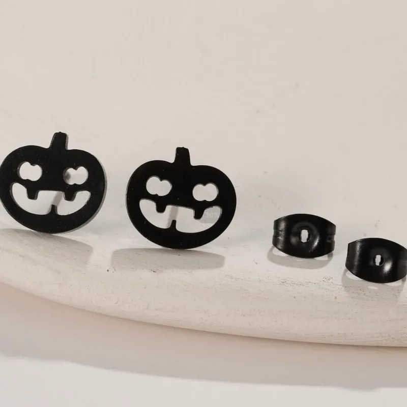 Black Pumpkin Ear Studs 18k gold