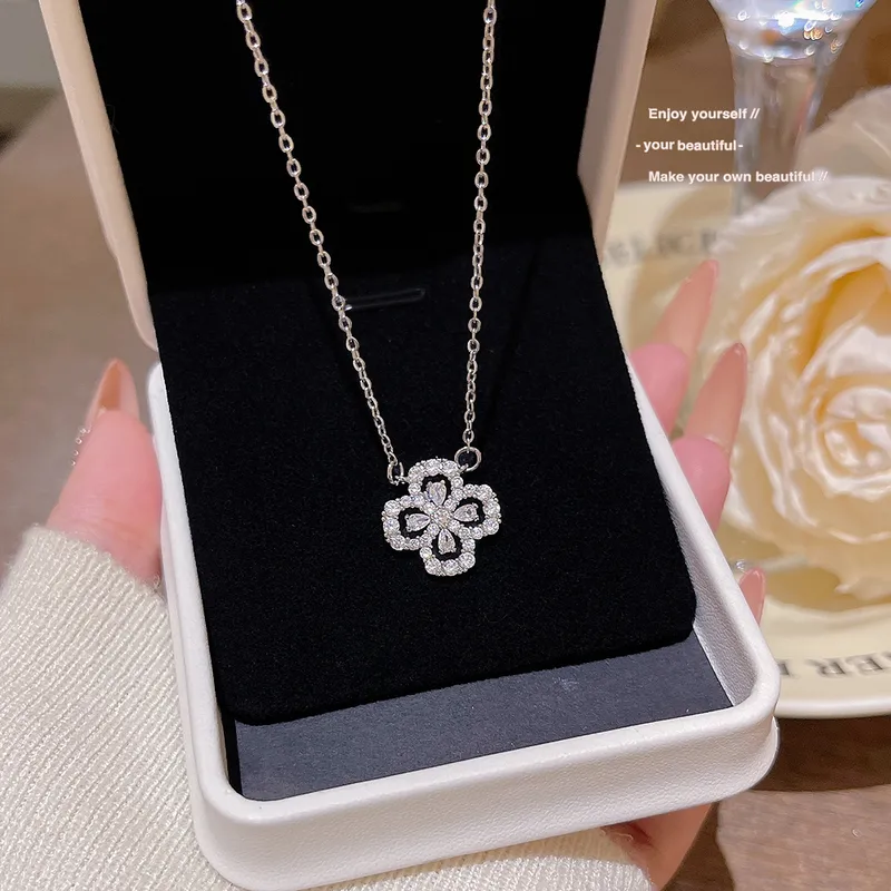 304 Stainless Steel Copper Four Leaf Clover Vacuum Plating 18K Real Gold Plated Elegant Luxurious Shiny Cable Chain Lobster Trigger Clasp Closure Pendant Necklace - Image 2